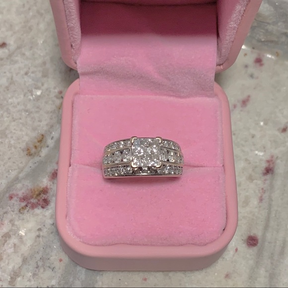 SOLD ✨ Diamond cluster ring - Picture 4 of 7